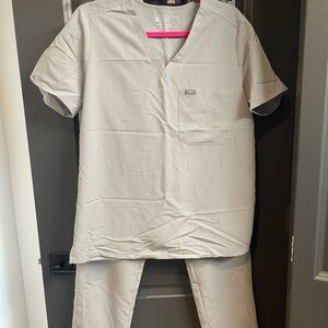 Figs Light Gray Scrub Set